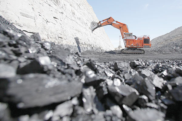 دپوی زغال سنگ باعث گازگرفتگی چهار معدنچی زمستان یورت شد/ عیادت استاندار گلستان و بررسی وضعیت معدن
