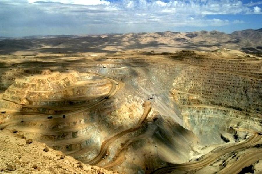 شرکت معدنکاری شیلیایی مانتوس کاپر برای کمک به تأمین مالی لازم برای توسعه پروژه های مس خود به دنبال یک خریدار می گردد